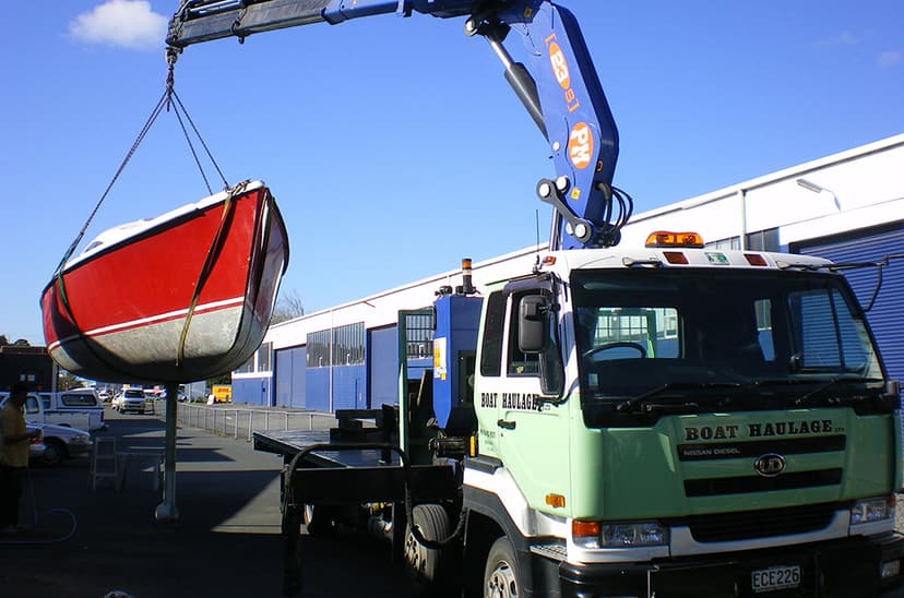 HIAB lifting small boat